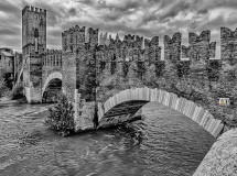 Verona, Il ponte di Castelvecchio, conosciuto anche come ponte scaligero