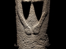 Stele, Ritratto Femminile con Goliera di circa 5000 anni or sono. Pontremoli - MS - Museo delle Statue STELE