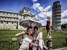 Pisa, Moda in Piazza Dei Miracoli.....